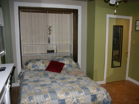 Le Vivaneau<br/>2 grands lits simples et douche privée.Des espaces de rangement, garde-robe et table de nuit